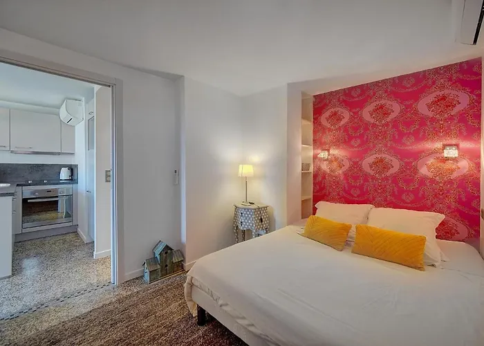 Le Louvre Floor * Κάννες