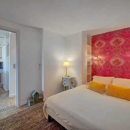 Le Louvre Floor * Cannes