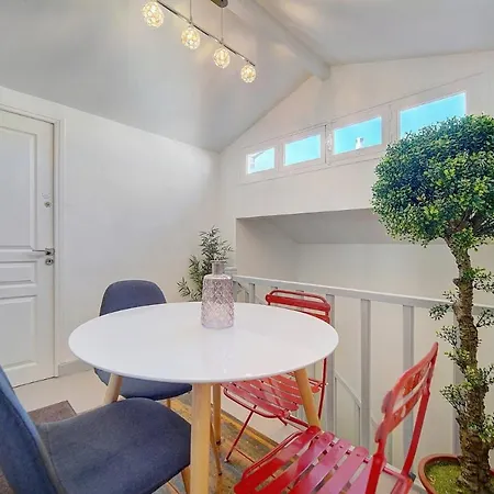 Le Louvre Floor Apartment